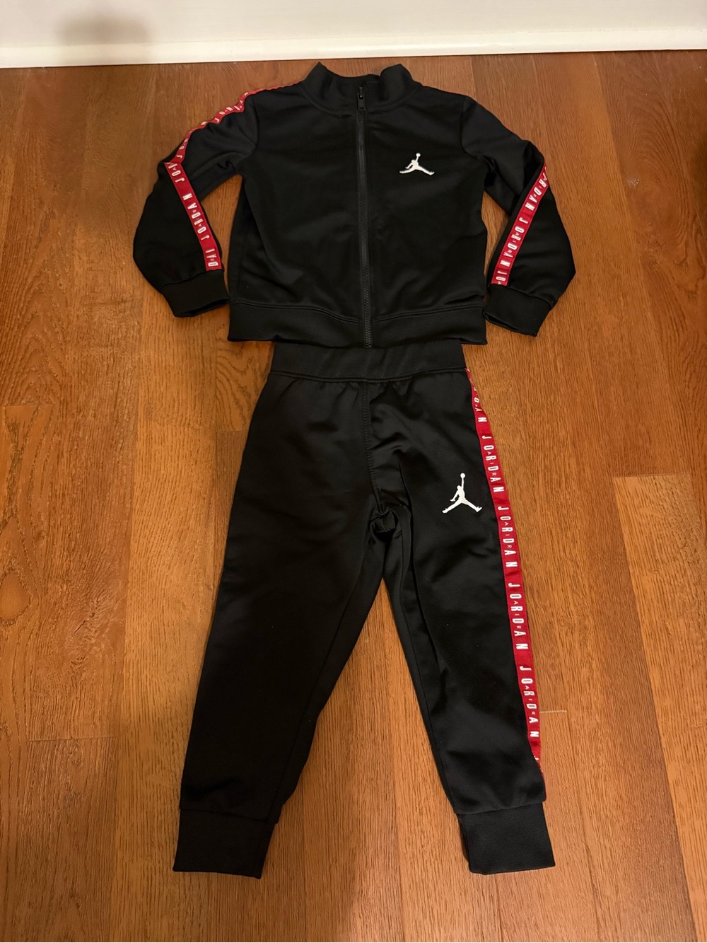 Nike Jordan Infant/Toddler Tracksuit Set, size 3T